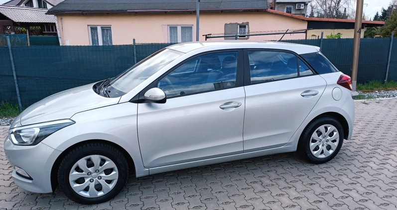 Hyundai i20 cena 37900 przebieg: 47000, rok produkcji 2017 z Dzierżoniów małe 379